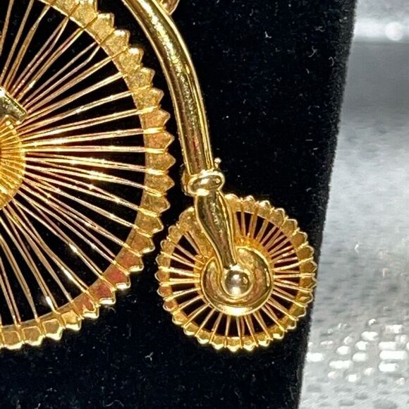 Vintage MONET Bicycle Brooch Gold Tone Old Fashioned Bike Tricycle Collectable - Picture 6 of 7